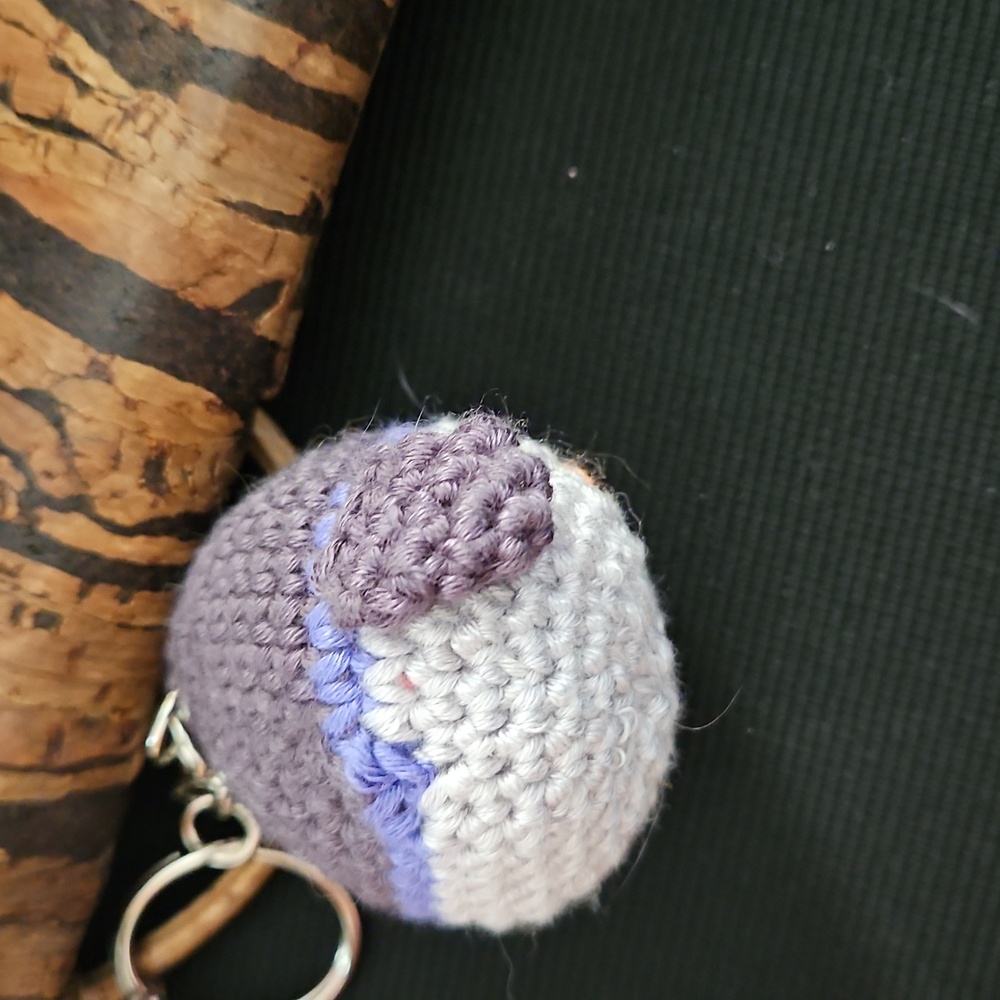 Handmade Pigeon Keychain - Picture 6 of 8